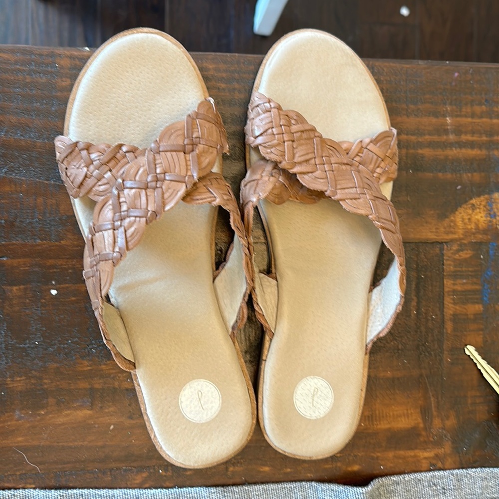 Women’s brown braided crisscross straps Bryson Toe slip